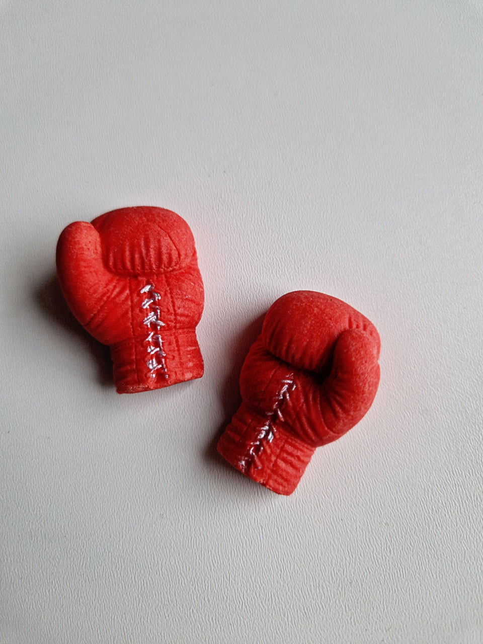 12 Edible boxing gloves cake/cupcakes toppers,fondant icing decorations,sport
