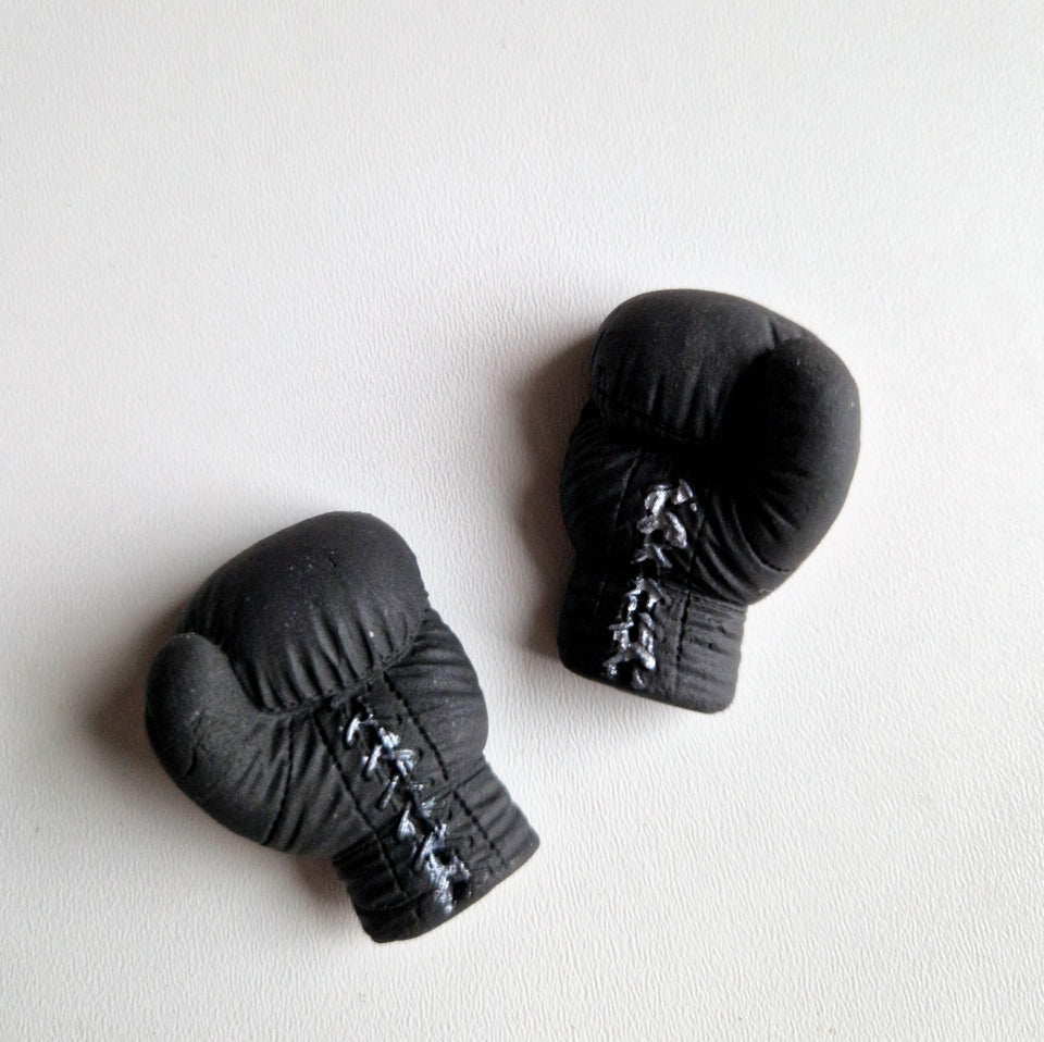 12 Edible boxing gloves cake/cupcakes toppers,fondant icing decorations,sport