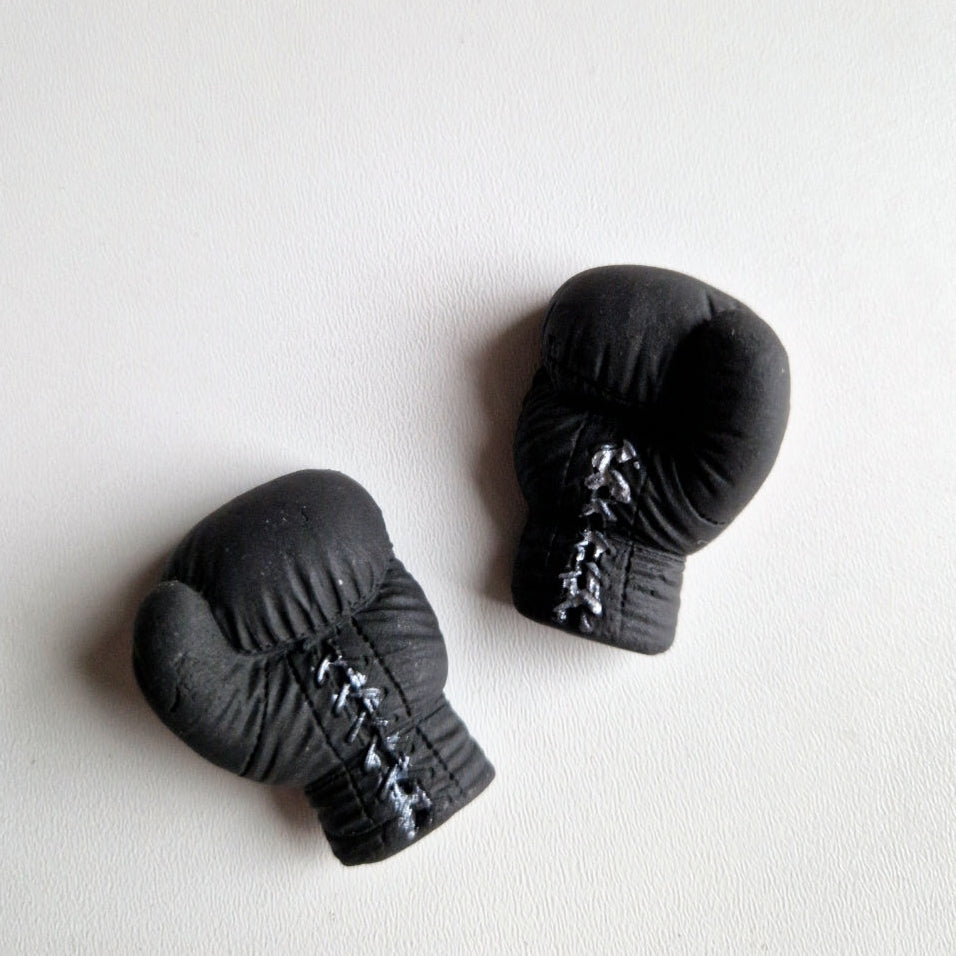 12 Edible boxing gloves cake/cupcakes toppers,fondant icing decorations,sport