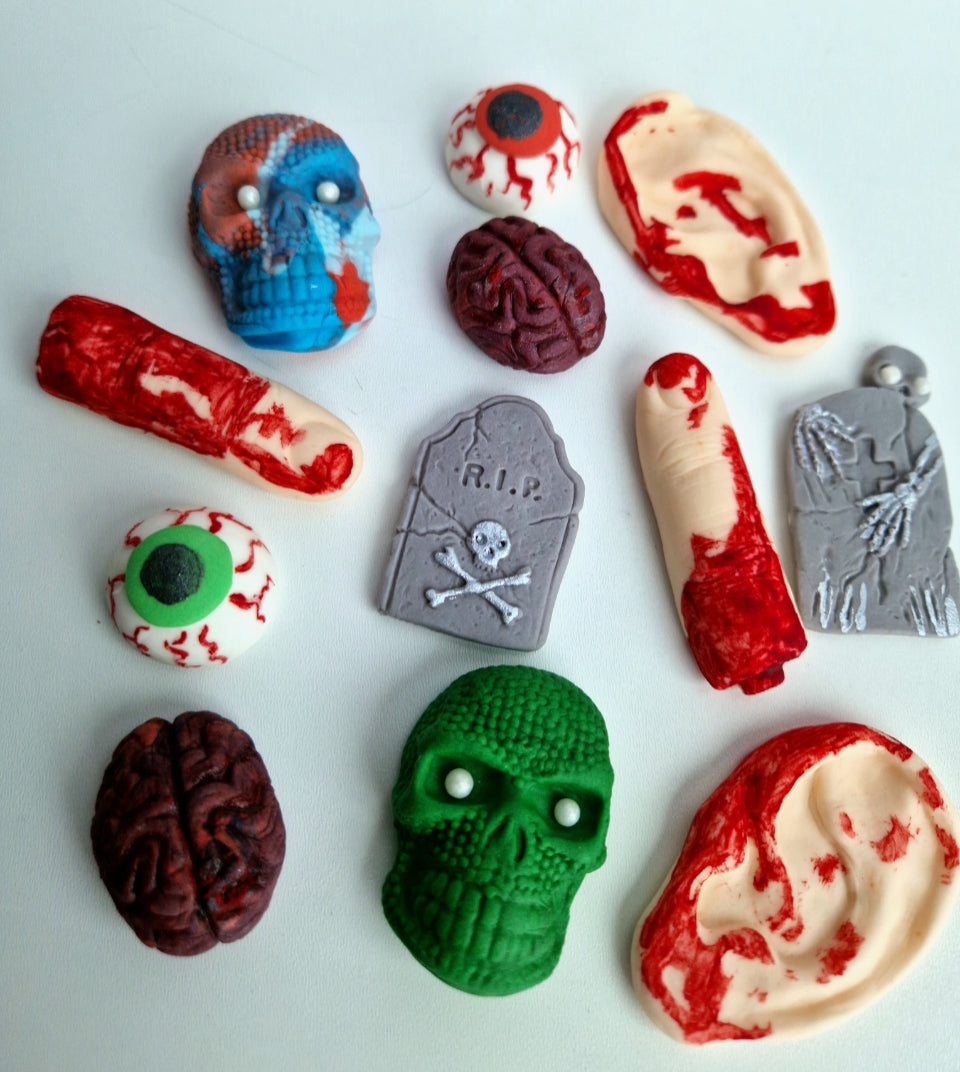 12 Edible Halloween cake/cupcakes toppers, fondant icing decorations
