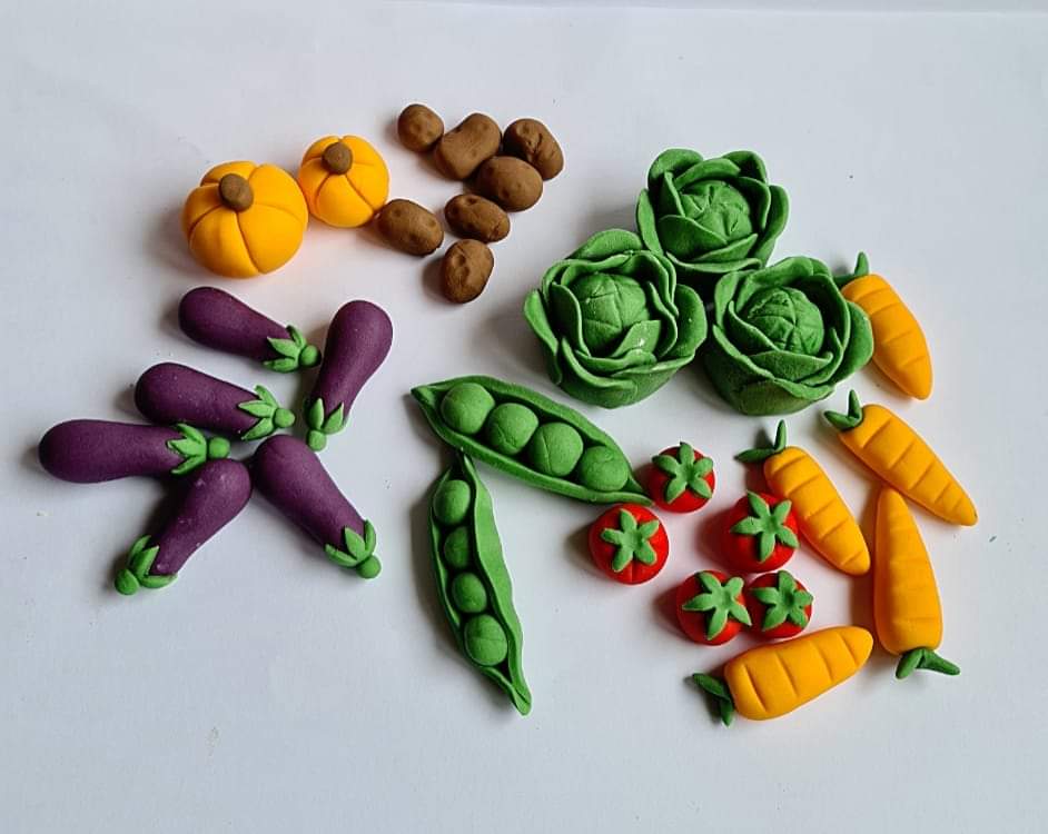 30 Edible vegetables cake/cupcakes toppers,fondant icing decorations