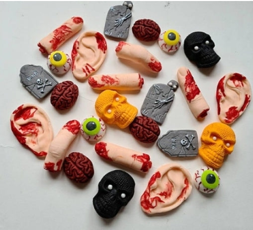 12 Edible Halloween cake/cupcakes toppers, fondant icing decorations